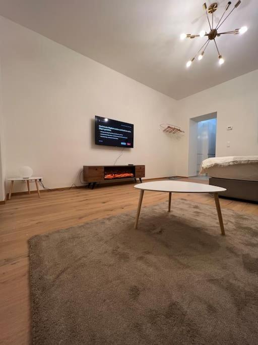 Apartment Near Hauptbahnhof - Kingsize Bed Wenen Buitenkant foto